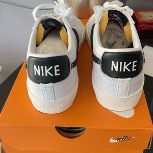 Nike Women’s Blazer low 77 size 9.5 brand new w/ box.
